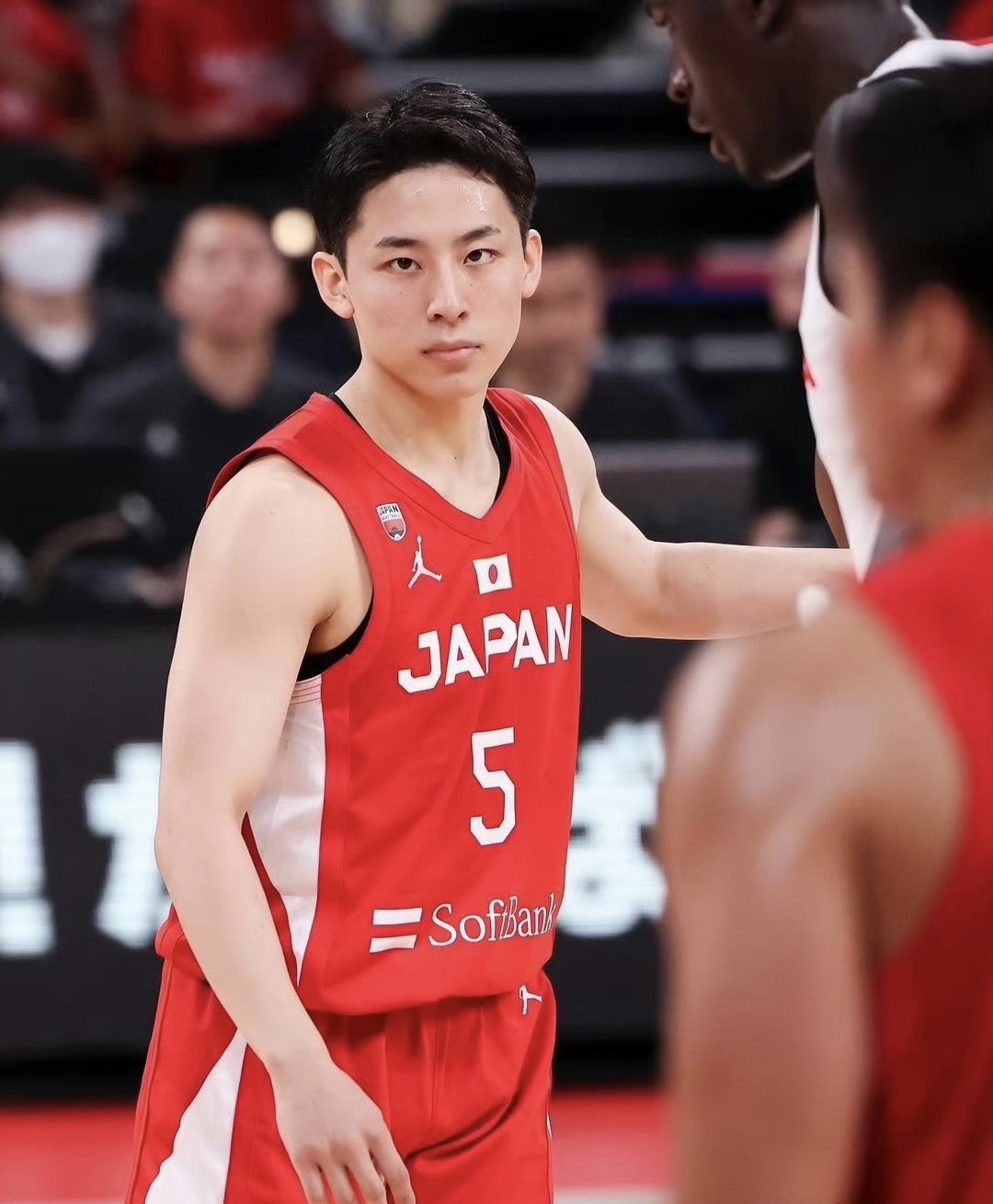 篮球健将勇创佳绩，成就绝妙表现