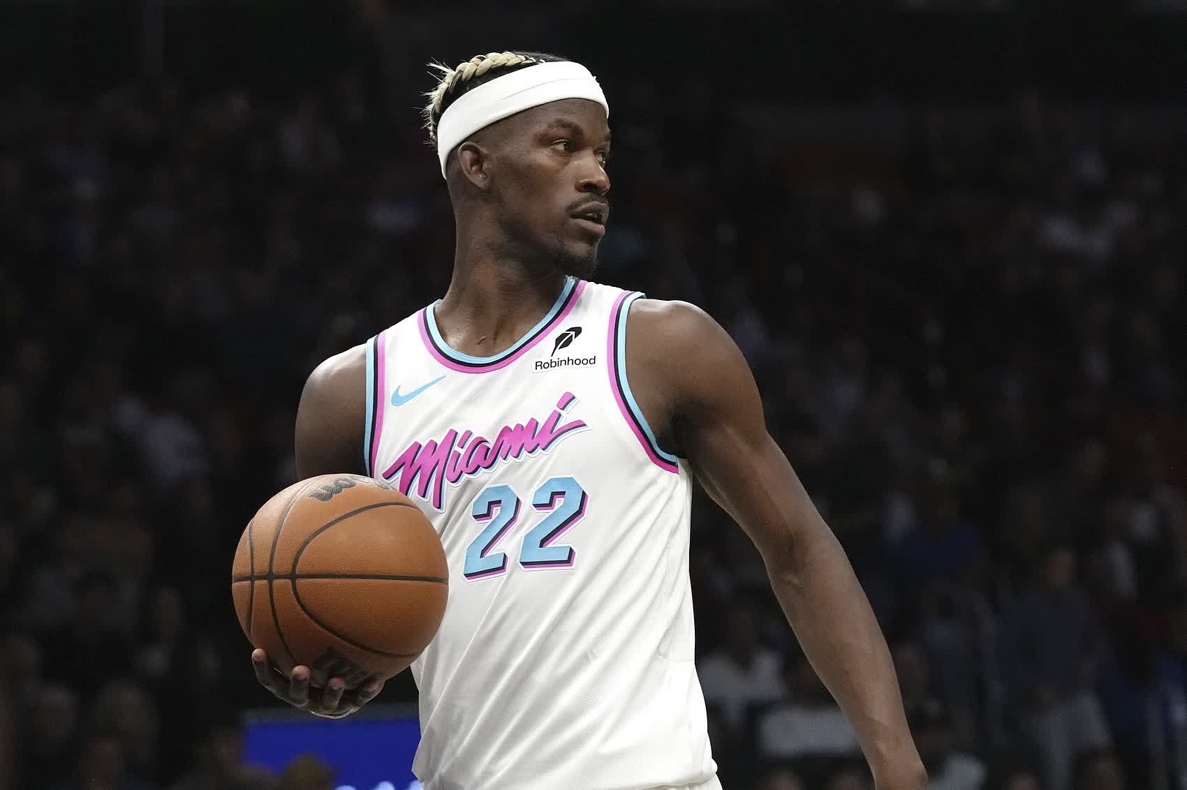 巴特勒迎来三赛季高光表现，塞尔维亚队球迷沸腾！