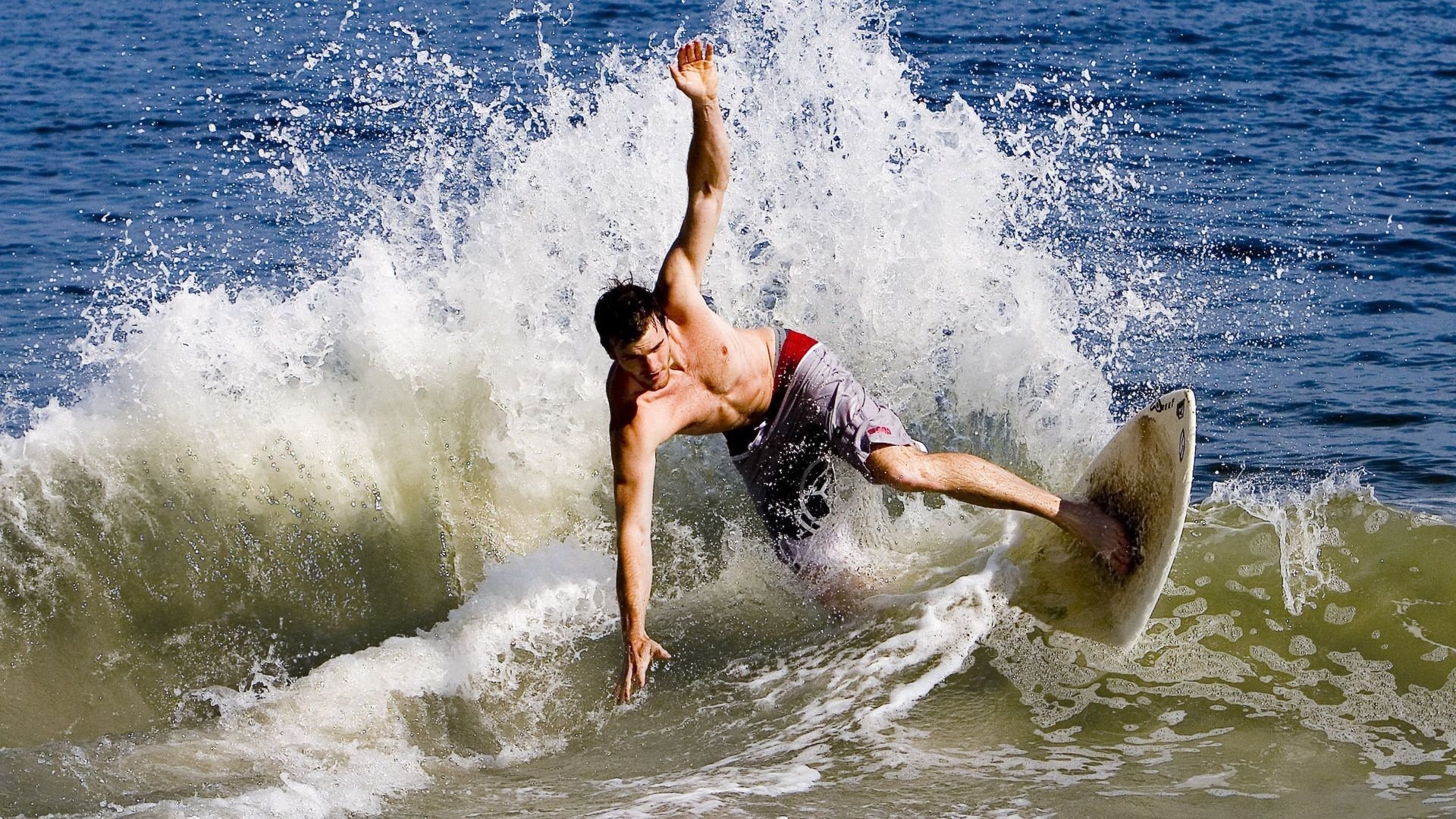 西亚卡姆在塞尔维亚队比赛中回归赛场，回归赛场引发热议！